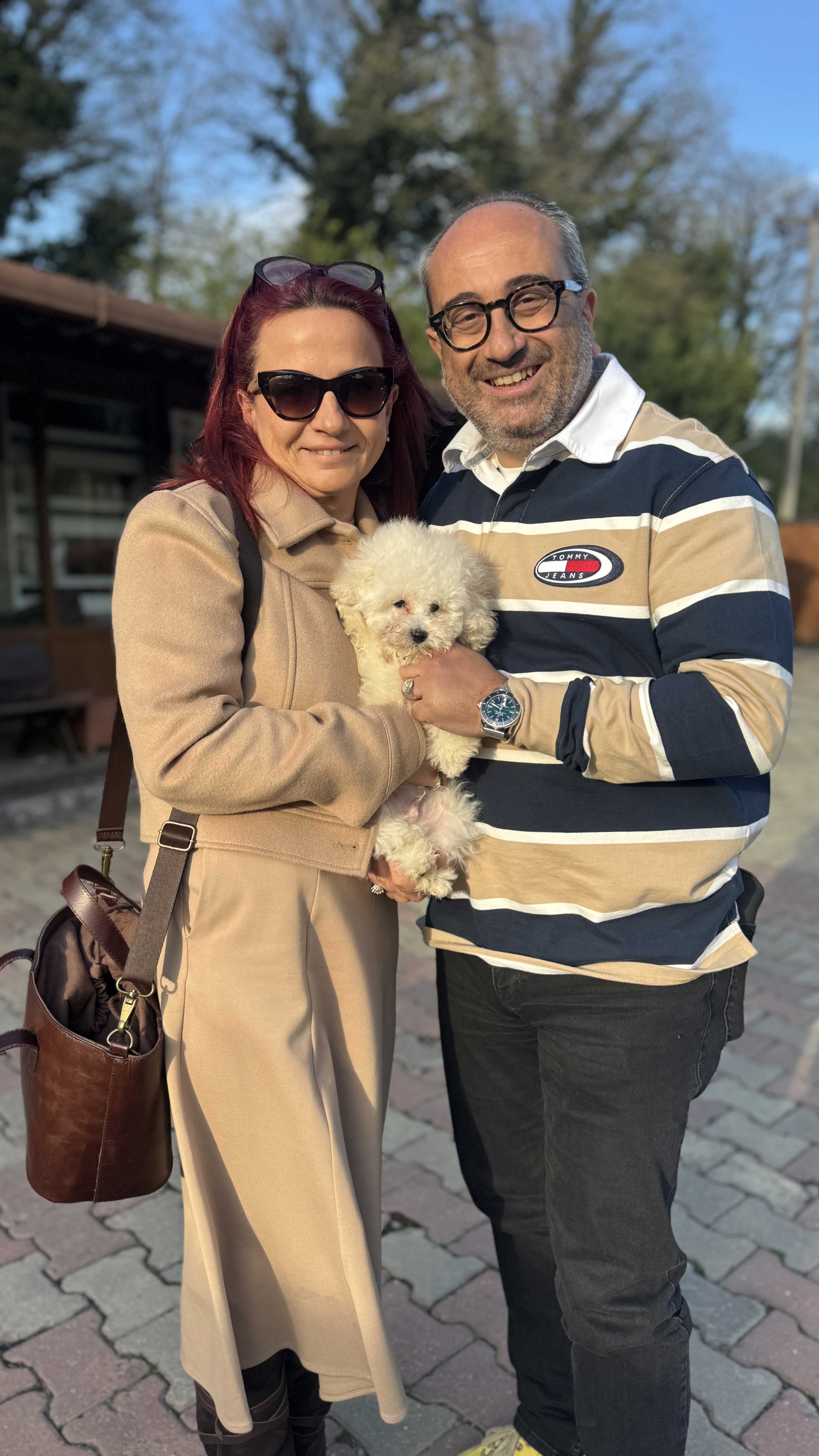 Hepimizi kendine aşık eden poodle yavrumuz Patrick yeni ailesine kavuştu.